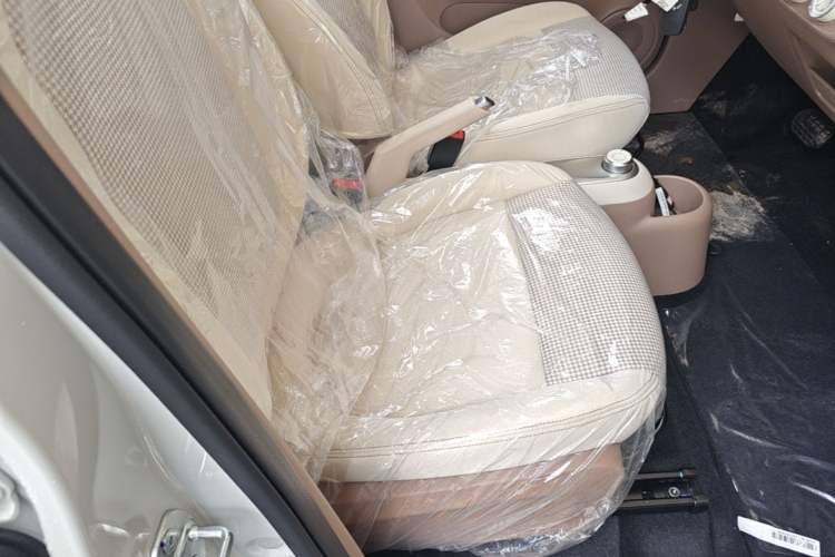 Used Wuling Hongguang MINIEV 2025 Four-Door Version Advanced Edition Right Front Seat