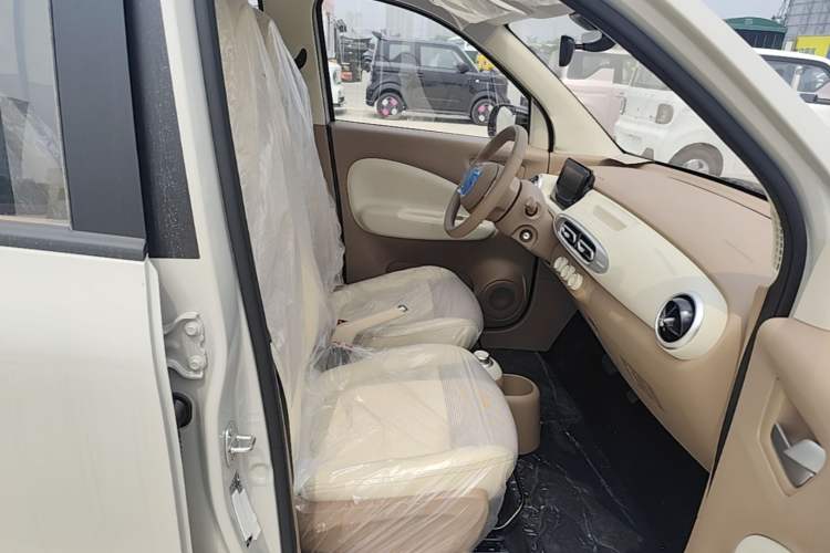 Used Wuling Hongguang MINIEV 2025 Four-Door Version Advanced Edition Right Front Seat