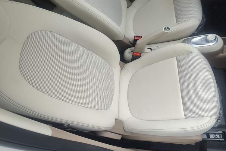 Used Wuling Hongguang MINIEV 2025 Four-Door Version Advanced Edition Right Front Seat