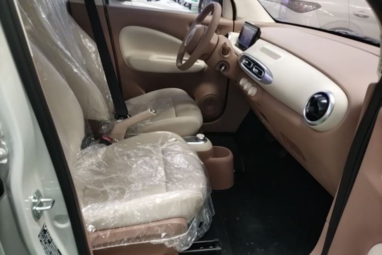 Used Wuling Hongguang MINIEV 2025 Four-Door Version Advanced Edition Right Front Seat