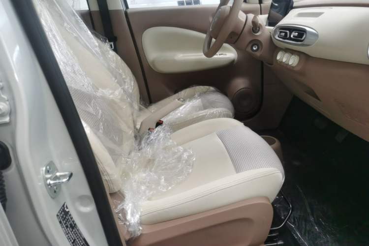 Used Wuling Hongguang MINIEV 2025 Four-Door Version Advanced Edition Right Front Seat