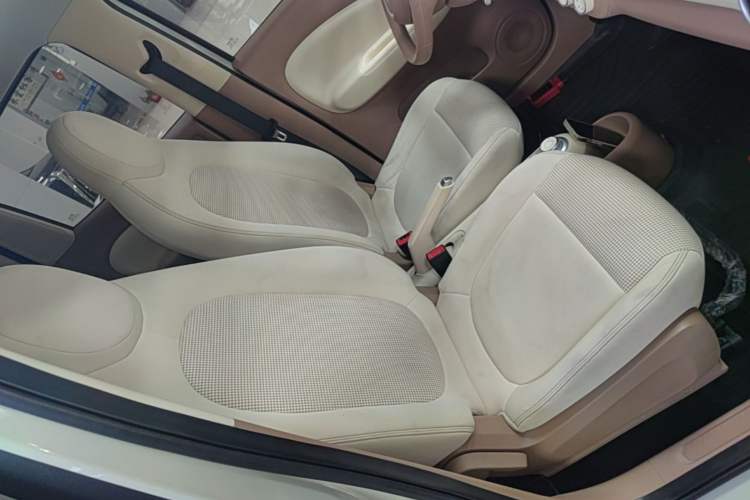 Used Wuling Hongguang MINIEV 2025 Four-Door Version Advanced Edition Right Front Seat