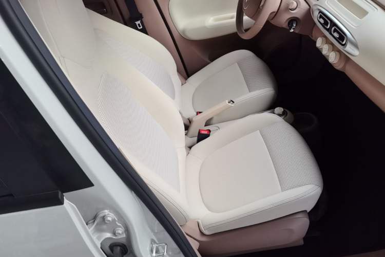 Used Wuling Hongguang MINIEV 2025 Four-Door Version Advanced Edition Right Front Seat