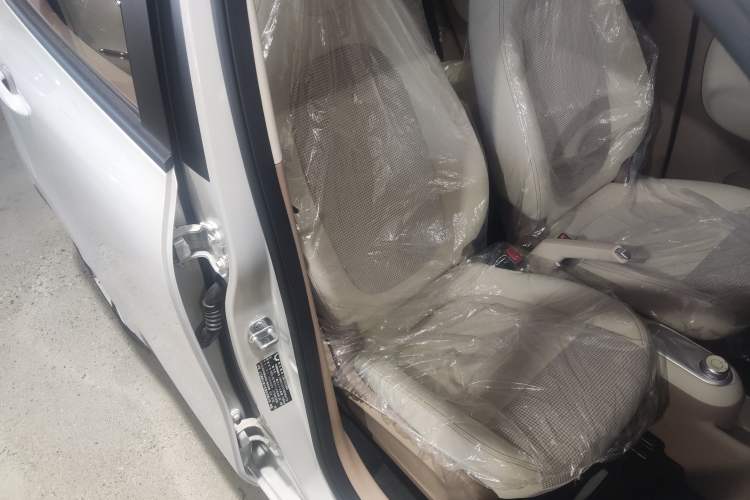 Used Wuling Hongguang MINIEV 2025 Four-Door Version Advanced Edition Right Front Seat