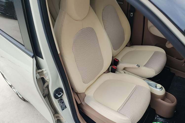 Used Wuling Hongguang MINIEV 2025 Four-Door Version Advanced Edition Right Front Seat