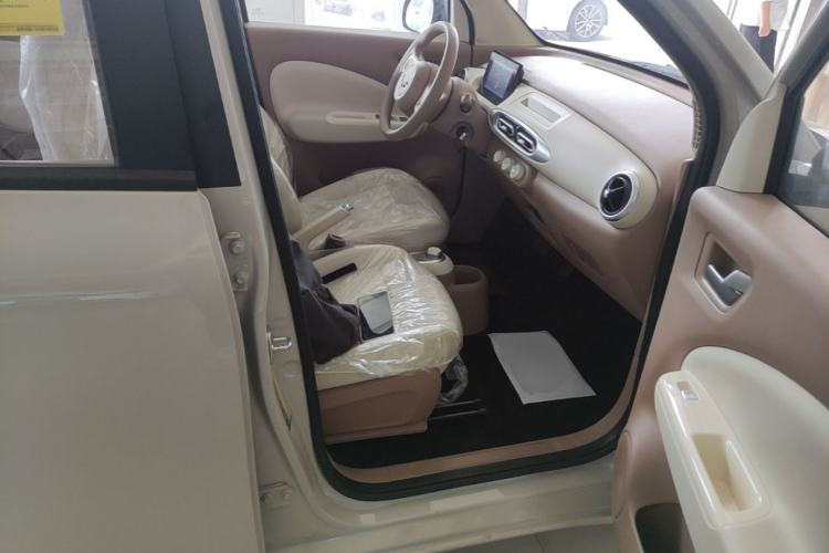 Used Wuling Hongguang MINIEV 2025 Four-Door Version Advanced Edition Right Front Seat