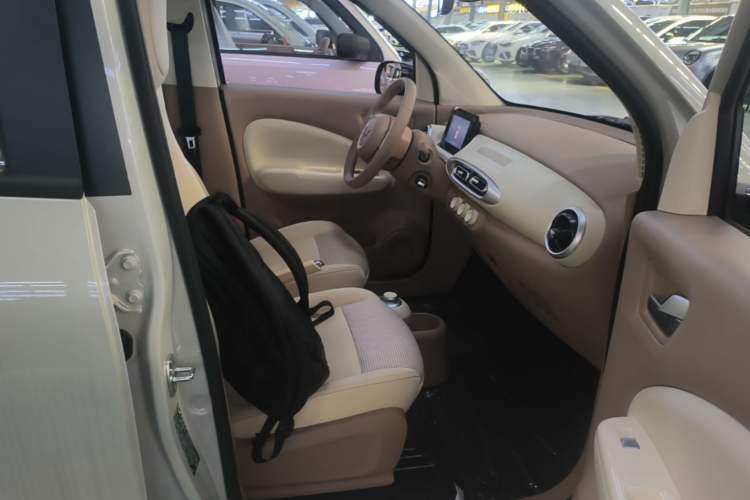 Used Wuling Hongguang MINIEV 2025 Four-Door Version Advanced Edition Right Front Seat