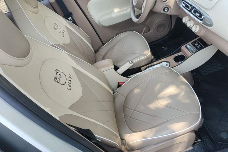 Used Wuling Hongguang MINIEV 2025 Four-Door Version Advanced Edition Right Front Seat