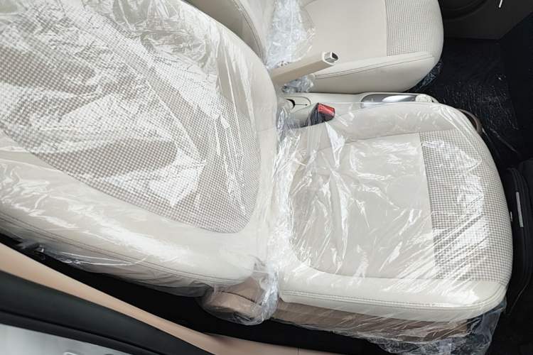 Used Wuling Hongguang MINIEV 2025 Four-Door Version Advanced Edition Right Front Seat