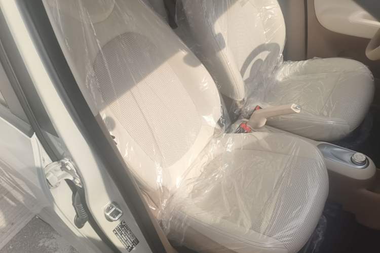 Used Wuling Hongguang MINIEV 2025 Four-Door Version Advanced Edition Right Front Seat