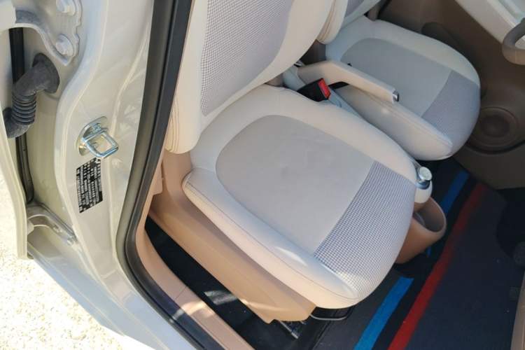 Used Wuling Hongguang MINIEV 2025 Four-Door Version Advanced Edition Right Front Seat