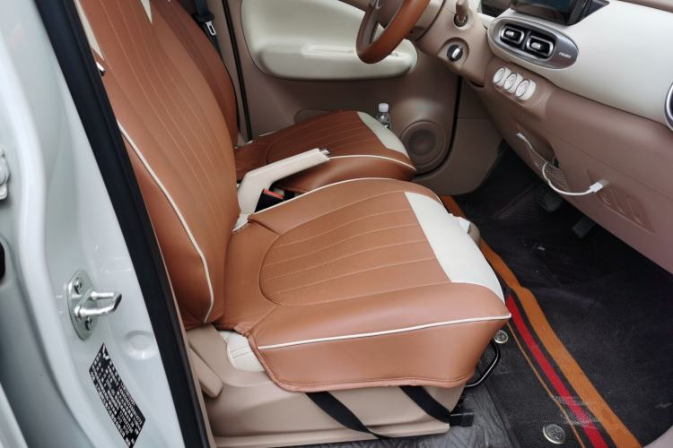 Used Wuling Hongguang MINIEV 2025 Four-Door Version Advanced Edition Right Front Seat