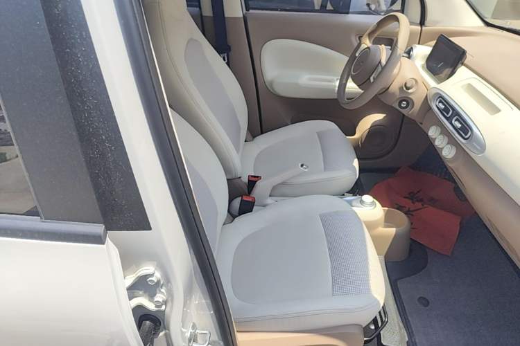 Used Wuling Hongguang MINIEV 2025 Four-Door Version Advanced Edition Right Front Seat