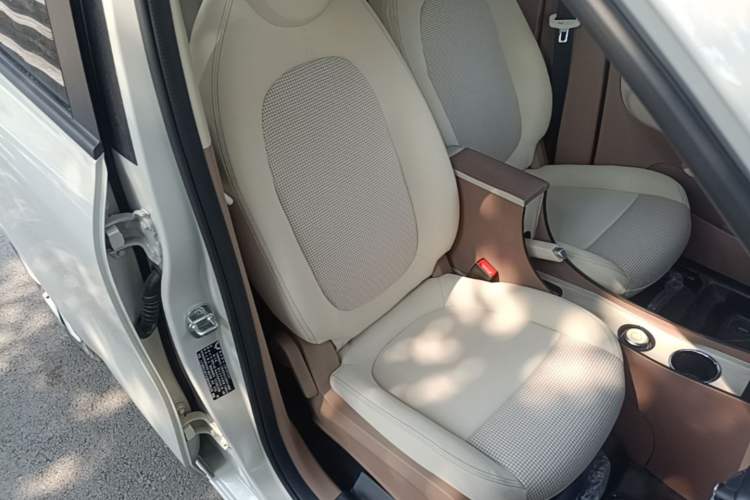 Used Wuling Hongguang MINIEV 2025 Four-Door Version Advanced Edition Right Front Seat