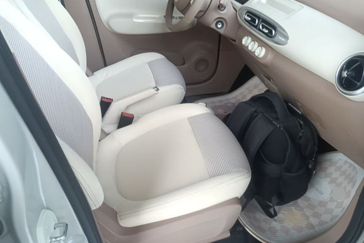 Used Wuling Hongguang MINIEV 2025 Four-Door Version Advanced Edition Right Front Seat