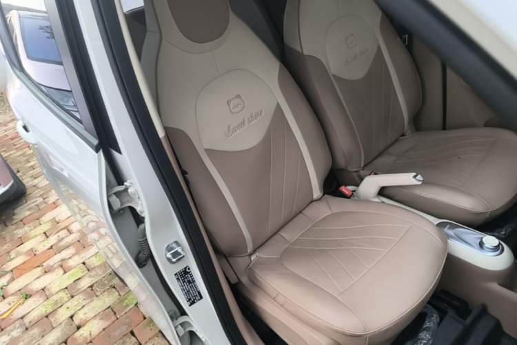 Used Wuling Hongguang MINIEV 2025 Four-Door Version Advanced Edition Right Front Seat