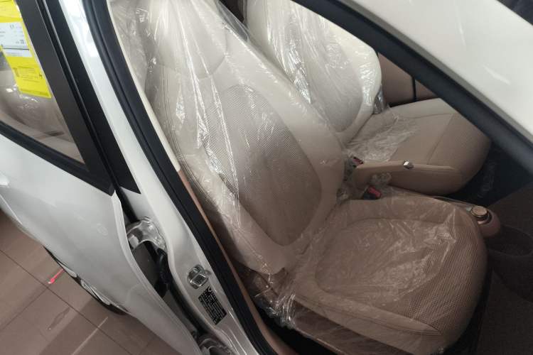 Used Wuling Hongguang MINIEV 2025 Four-Door Version Advanced Edition Right Front Seat