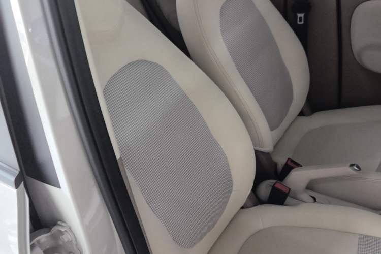 Used Wuling Hongguang MINIEV 2025 Four-Door Version Advanced Edition Right Front Seat