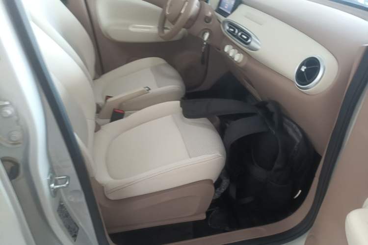 Used Wuling Hongguang MINIEV 2025 Four-Door Version Advanced Edition Right Front Seat