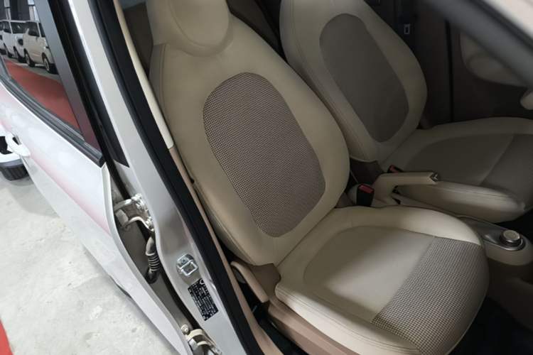 Used Wuling Hongguang MINIEV 2025 Four-Door Version Advanced Edition Right Front Seat