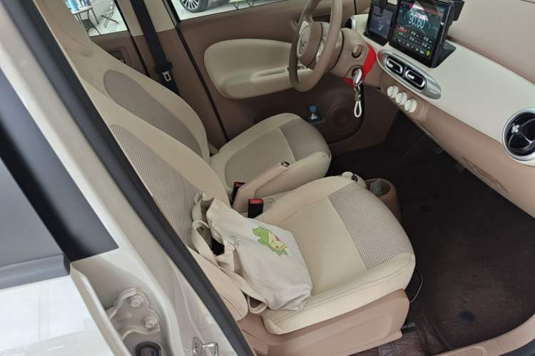 Used Wuling Hongguang MINIEV 2025 Four-Door Version Advanced Edition Right Front Seat