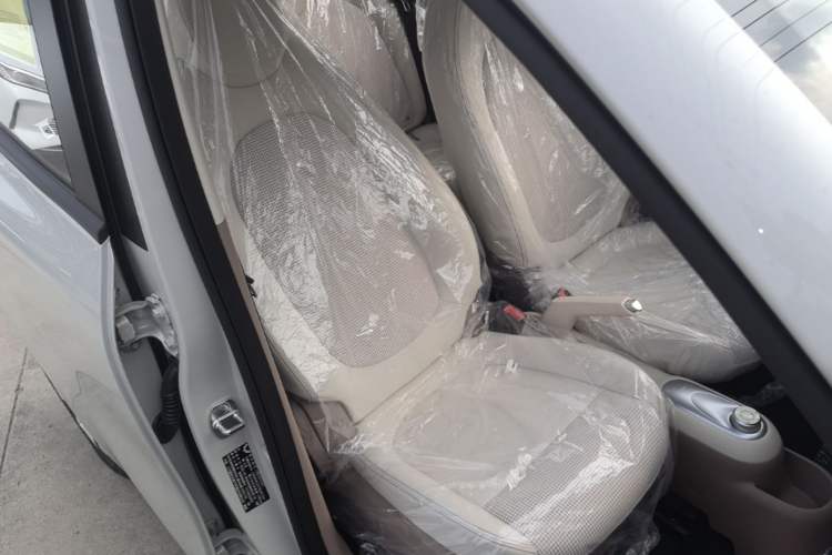 Used Wuling Hongguang MINIEV 2025 Four-Door Version Advanced Edition Right Front Seat