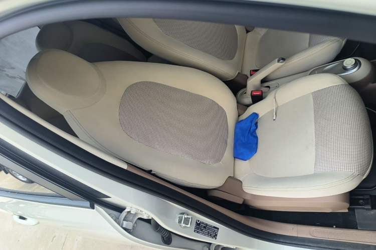 Used Wuling Hongguang MINIEV 2025 Four-Door Version Advanced Edition Right Front Seat
