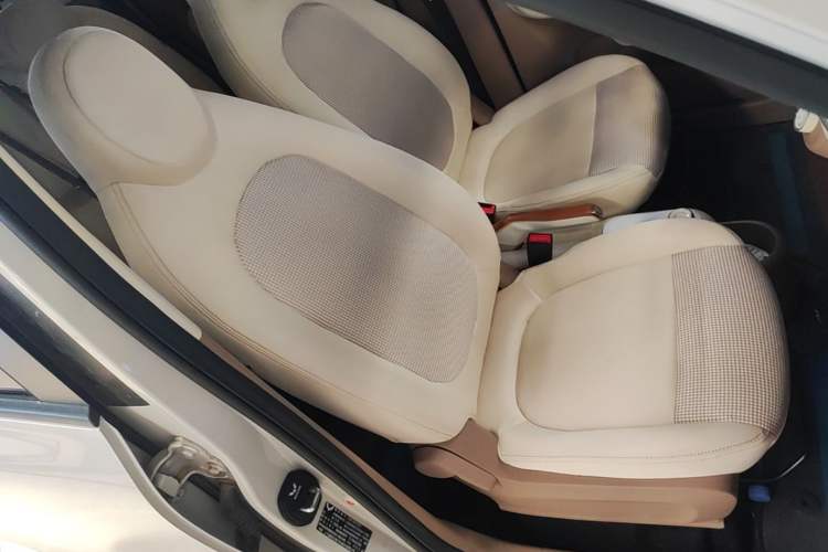 Used Wuling Hongguang MINIEV 2025 Four-Door Version Advanced Edition Right Front Seat