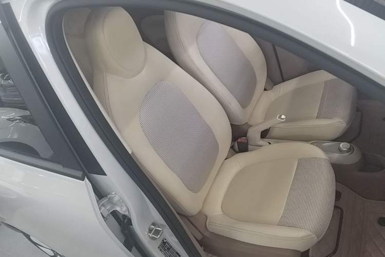 Used Wuling Hongguang MINIEV 2025 Four-Door Version Premium Edition Right Front Seat