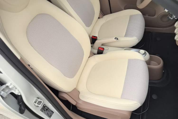 Used Wuling Hongguang MINIEV 2025 Four-Door Version Advanced Edition Right Front Seat