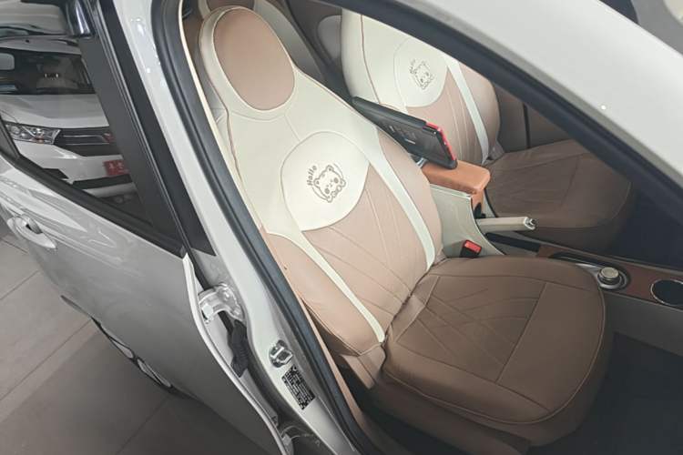 Used Wuling Hongguang MINIEV 2025 Four-Door Version Advanced Edition Right Front Seat
