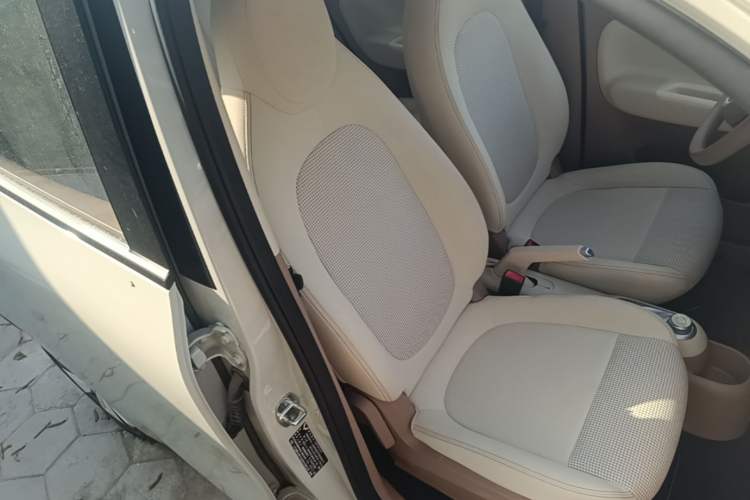 Used Wuling Hongguang MINIEV 2025 Four-Door Version Advanced Edition Right Front Seat