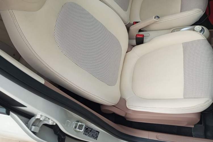 Used Wuling Hongguang MINIEV 2025 Four-Door Version Advanced Edition Right Front Seat