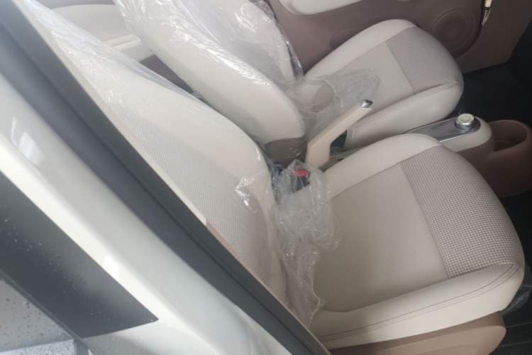 Used Wuling Hongguang MINIEV 2025 Four-Door Version Advanced Edition Right Front Seat