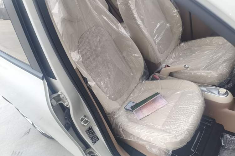 Used Wuling Hongguang MINIEV 2025 Four-Door Version Advanced Edition Right Front Seat