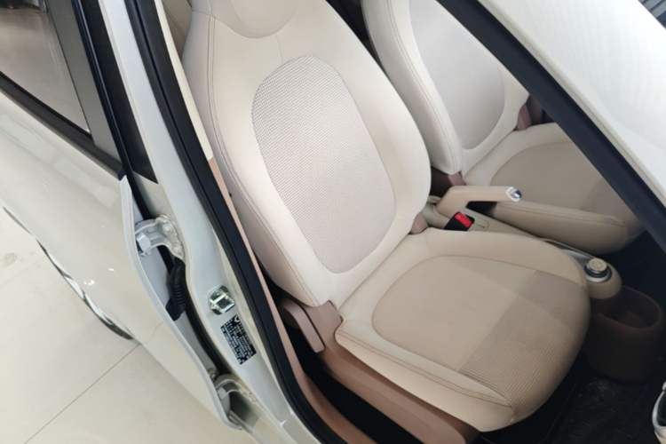 Used Wuling Hongguang MINIEV 2025 Four-Door Version Advanced Edition Right Front Seat