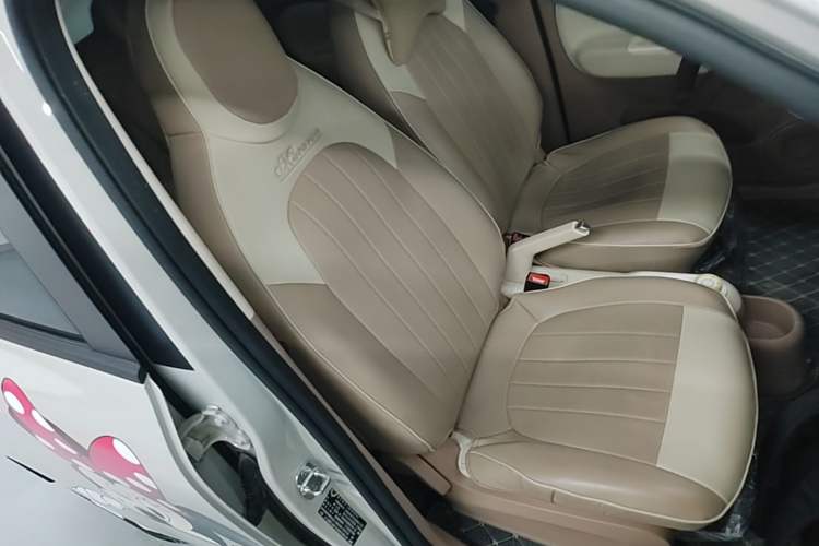 Used Wuling Hongguang MINIEV 2025 Four-Door Version Advanced Edition Right Front Seat