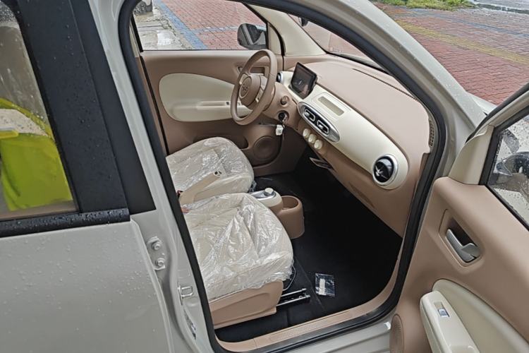 Used Wuling Hongguang MINIEV 2025 Four-Door Version Advanced Edition Right Front Seat