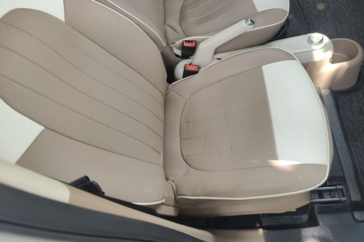 Used Wuling Hongguang MINIEV 2025 Four-Door Version Advanced Edition Right Front Seat