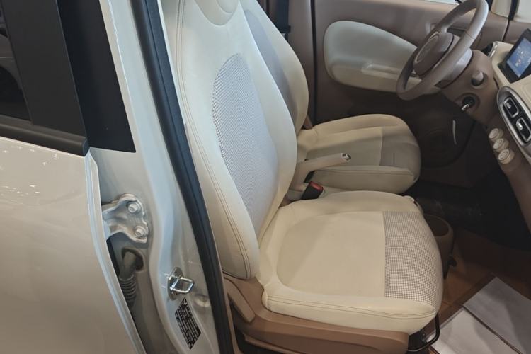 Used Wuling Hongguang MINIEV 2025 Four-Door Version Advanced Edition Right Front Seat