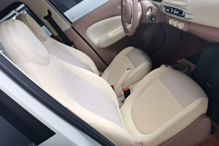Used Wuling Hongguang MINIEV 2025 Four-Door Version Advanced Edition Right Front Seat