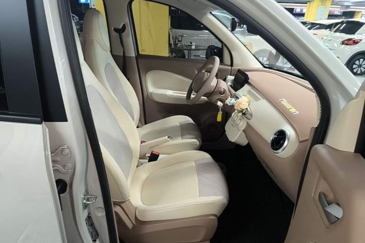 Used Wuling Hongguang MINIEV 2025 Four-Door Version Advanced Edition Right Front Seat