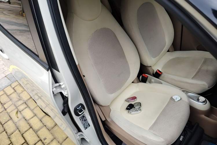 Used Wuling Hongguang MINIEV 2025 Four-Door Version Premium Edition Right Front Seat