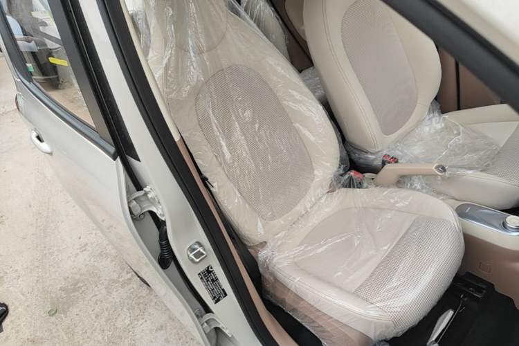 Used Wuling Hongguang MINIEV 2025 Four-Door Version Advanced Edition Right Front Seat