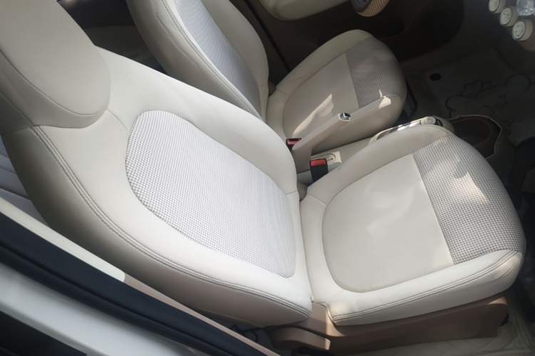 Used Wuling Hongguang MINIEV 2025 Four-Door Version Advanced Edition Right Front Seat