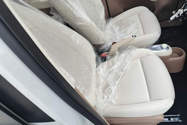 Used Wuling Hongguang MINIEV 2025 Four-Door Version Advanced Edition Right Front Seat