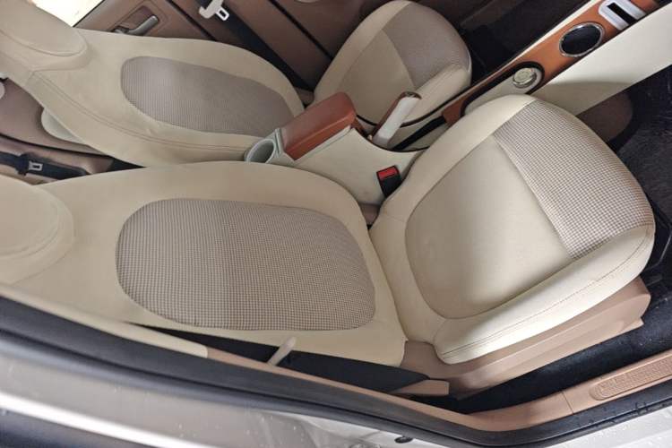 Used Wuling Hongguang MINIEV 2025 Four-Door Version Advanced Edition Right Front Seat