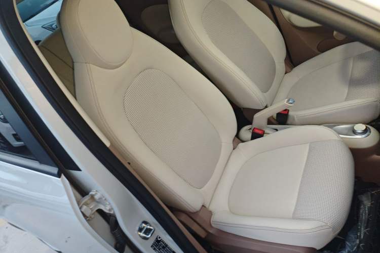 Used Wuling Hongguang MINIEV 2025 Four-Door Version Advanced Edition Right Front Seat