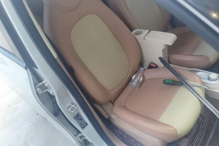 Used Wuling Hongguang MINIEV 2025 Four-Door Version Premium Edition Right Front Seat