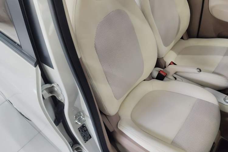 Used Wuling Hongguang MINIEV 2025 Four-Door Version Advanced Edition Right Front Seat